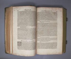 Los 769 - Plutarch - Ethica. Basel, Thomas Guarinus, 1573. - Schöne Humanistenausgabe der Moralia, hier in der Übersetzung des Hermann Cruser - 5 - thumb