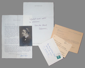 Los 2636 - Wagner, Siegfried - Signiertes Porträtfoto nebst Beilagen. 1905-1986  - 0 - thumb